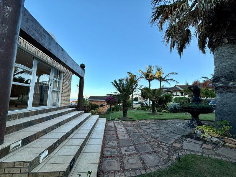 5 Bedroom Property for Sale in Wavecrest Eastern Cape